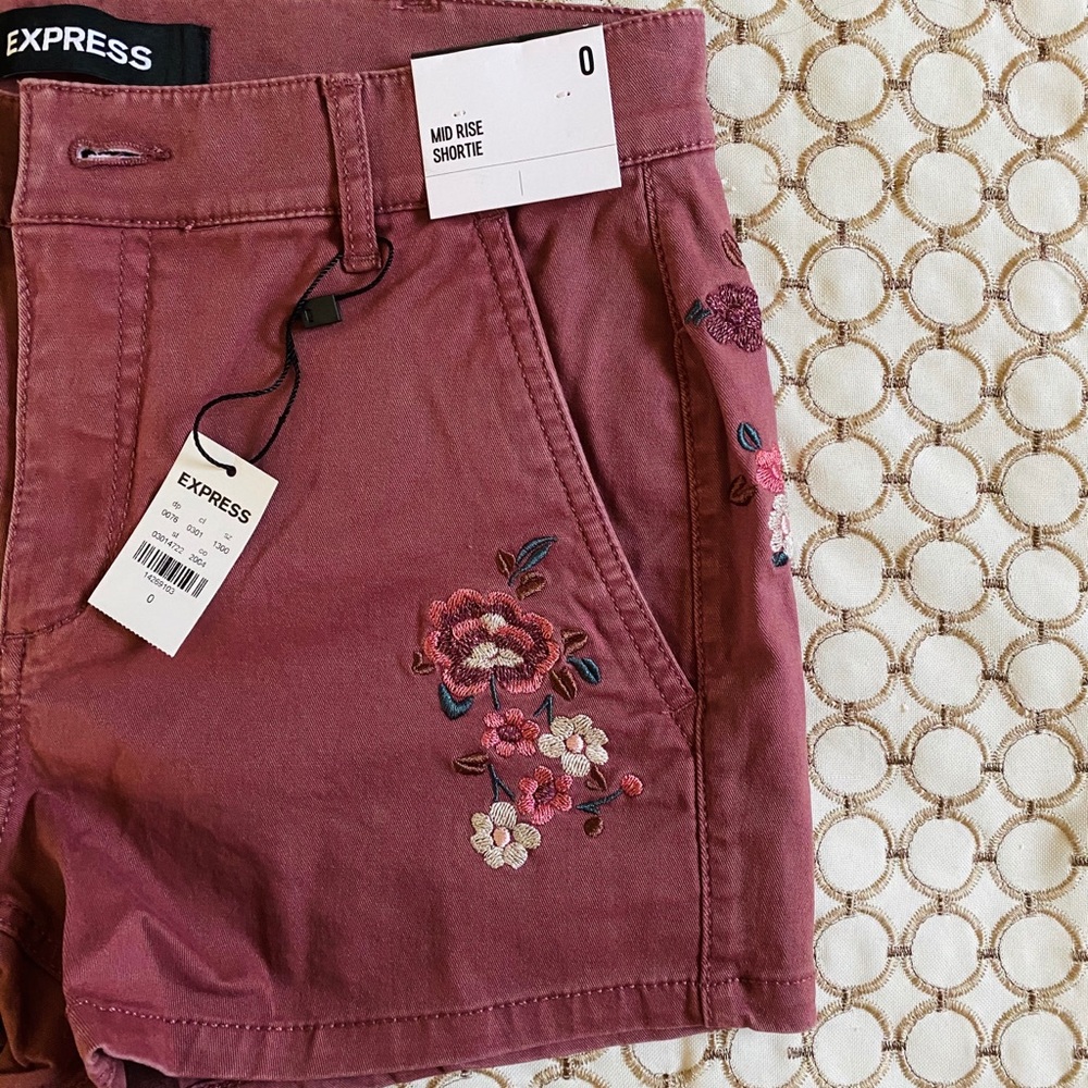 EXPRESS Mid Rise Shorts - Picture 4 of 7